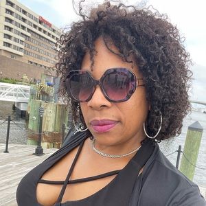 Meet your Posher, April